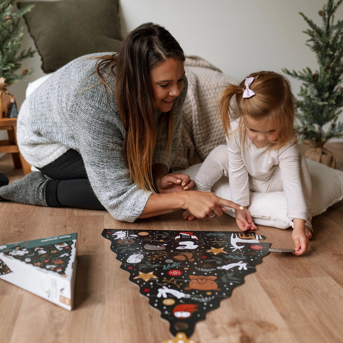 Christmas Tree: 24-Piece Floor Puzzle