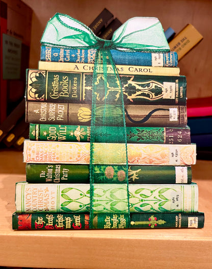 Reader’s Gift In Green Holiday Cards